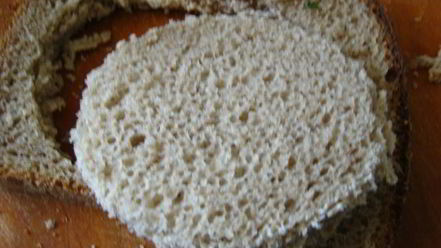 Рецепт бутербродов с сельдью и свекольным песто