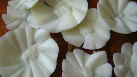 Рецепт бутербродов с сельдью и свекольным песто