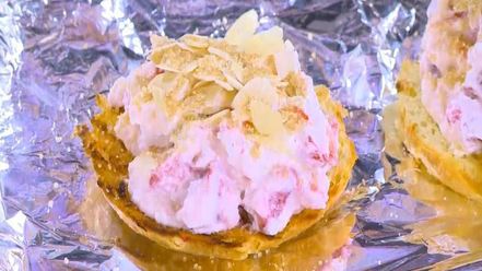 Рецепт сладкой брускетты с рикоттой и клубникой