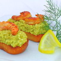 Зеленая брускетта с креветками