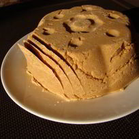 Рецепт Брюноста — коричневого, практически Норвежский сыр