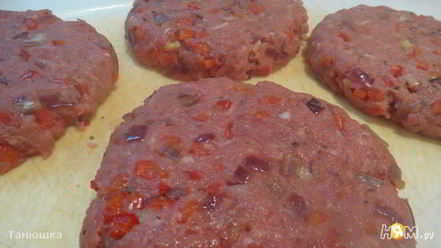 Рецепт бургера по-кадженски с соусом из хрена и сметаны