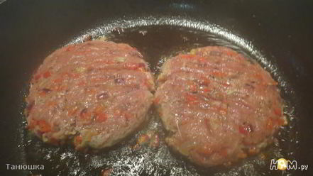 Рецепт бургера по-кадженски с соусом из хрена и сметаны