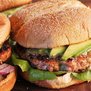 Рецепт Бургера с говядиной и заправкой из натурального йогурта