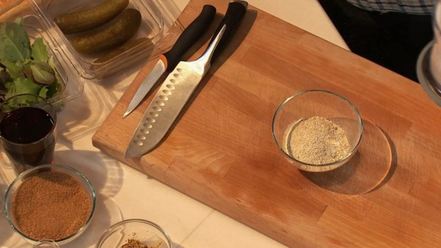 Рецепт бургера с говяжьей грудинкой и овощами фри