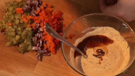 Рецепт бургера с говяжьей грудинкой и овощами фри