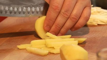 Рецепт бургера с говяжьей грудинкой и овощами фри