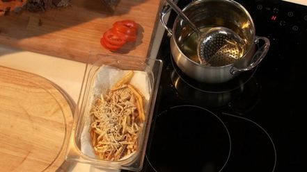 Рецепт бургера с говяжьей грудинкой и овощами фри