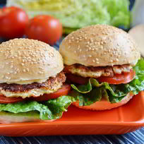Бургер с индейкой в азиатском стиле