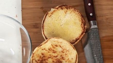 Рецепт бургера с цесаркой и медовым соусом