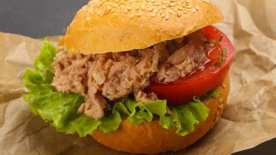 Рецепт бургера с тунцом и моцареллой