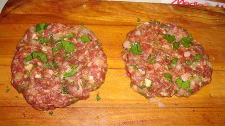 Рецепт гамбургера из фарша и селедки