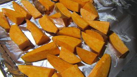 Рецепт гамбургера из говядины с чипсами из сладкого картофеля