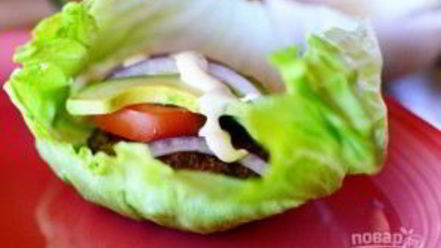 Рецепт гамбургера на салатных листьях