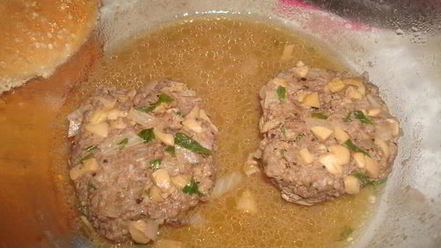 Рецепт гамбургера с грибами и белым вином