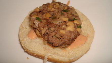 Рецепт гамбургера с грибами и белым вином