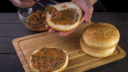 Рецепт гамбургера с пикантной заправкой