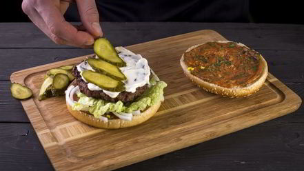 Рецепт гамбургера с пикантной заправкой