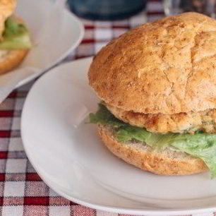 Рецепт Гамбургеров с курицей, фетой и шпинатом