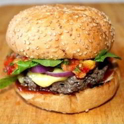 Рецепт Мексиканского бургера с манговой сальсой и козьим сыром