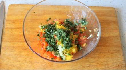 Рецепт мексиканского бургера с манговой сальсой и козьим сыром