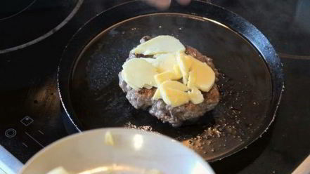 Рецепт мексиканского бургера с манговой сальсой и козьим сыром