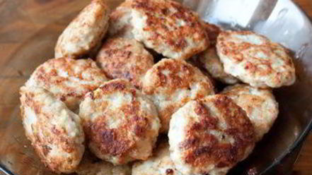 Рецепт мини-бургеров из курицы с соусом айоли