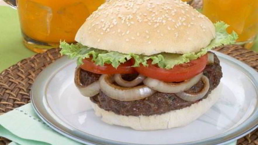 Рецепт сочного гамбургера с луком