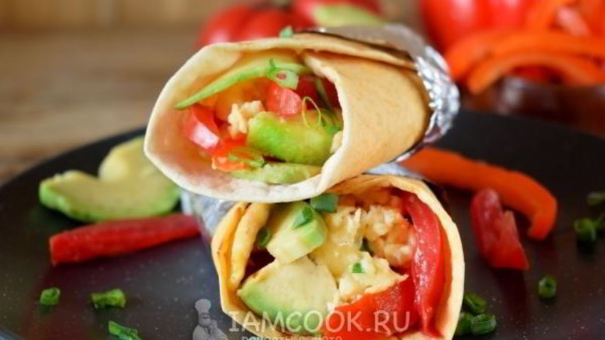 Рецепт буррито с авокадо и яичницей-скрэмбл