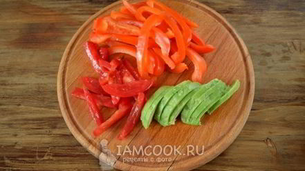 Рецепт буррито с авокадо и яичницей-скрэмбл