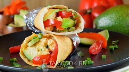 Рецепт буррито с авокадо и яичницей-скрэмбл