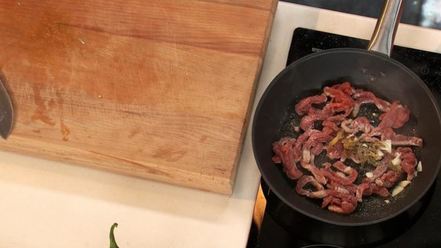 Рецепт буррито с говядиной и сырным соусом