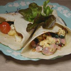 Рецепт Буррито с индейкой, беконом и шпинатом