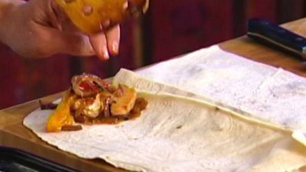 Рецепт буррито с индейкой, помидорами и сыром