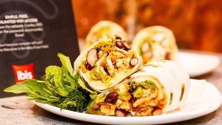 Рецепт буррито с овощами и пряным филе