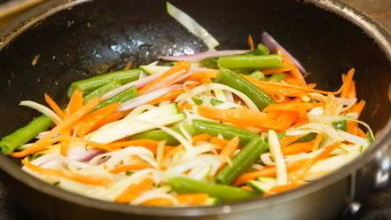 Рецепт буррито с овощами и пряным филе