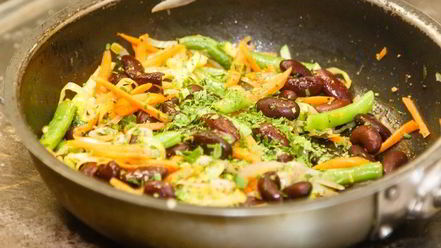 Рецепт буррито с овощами и пряным филе