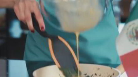 Рецепт диетического буррито с яйцом, шпинатом и грибами