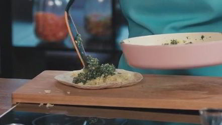 Рецепт диетического буррито с яйцом, шпинатом и грибами