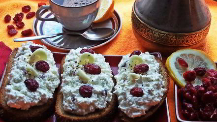 Рецепт бутерброда с пикантным творогом