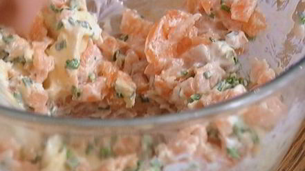 Рецепт бутерброда с семгой и солеными огурцами