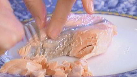 Рецепт бутерброда с семгой и солеными огурцами