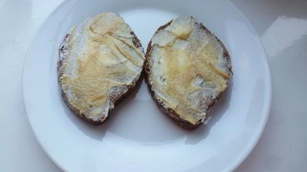 Рецепт бутерброда с соленой селедкой и редисом