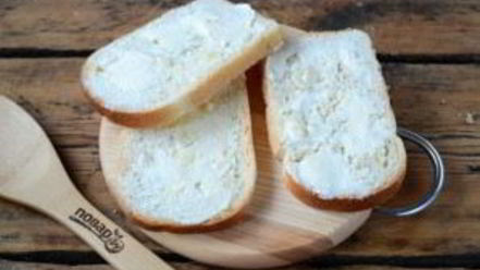 Рецепт бутербродов под сырно-томатной подушкой