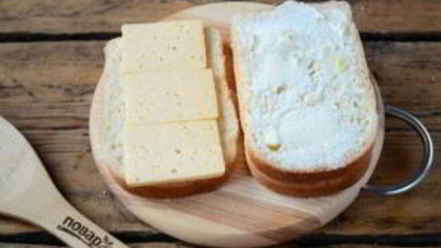Рецепт бутербродов под сырно-томатной подушкой
