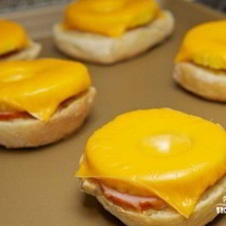 Рецепт Бутербродов с ананасом и сыром