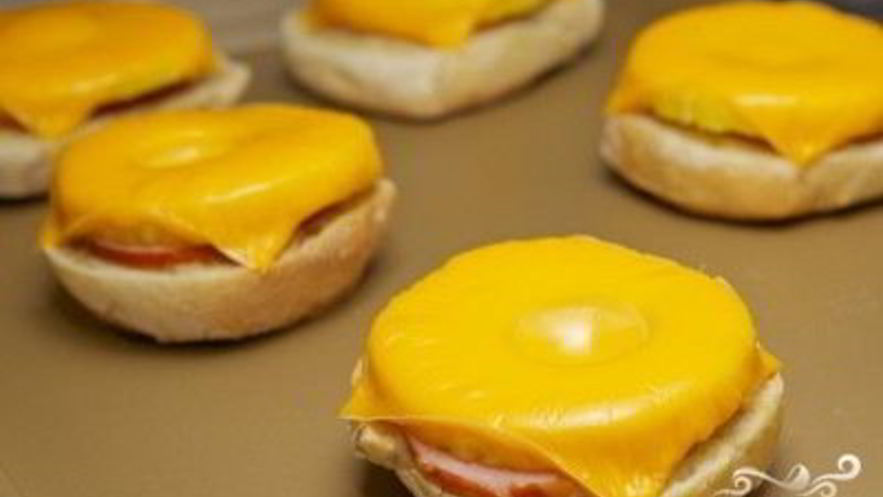 Рецепт бутербродов с ананасом и сыром