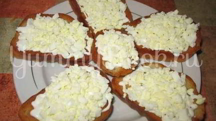 Рецепт Бутербродов с чесноком и рубленым яйцом