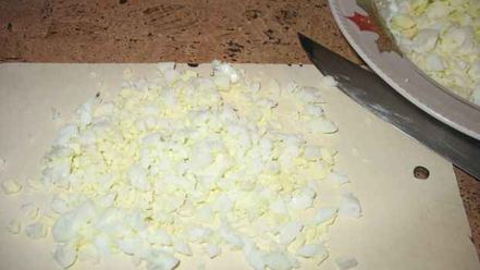 Рецепт бутербродов с чесноком и рубленым яйцом