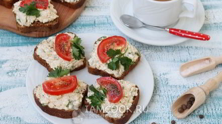 Рецепт бутербродов с икрой трески, плавленым сыром и помидорами